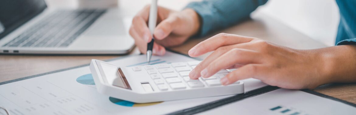 Insurance cost: A business owner calculates how much it costs and how to save