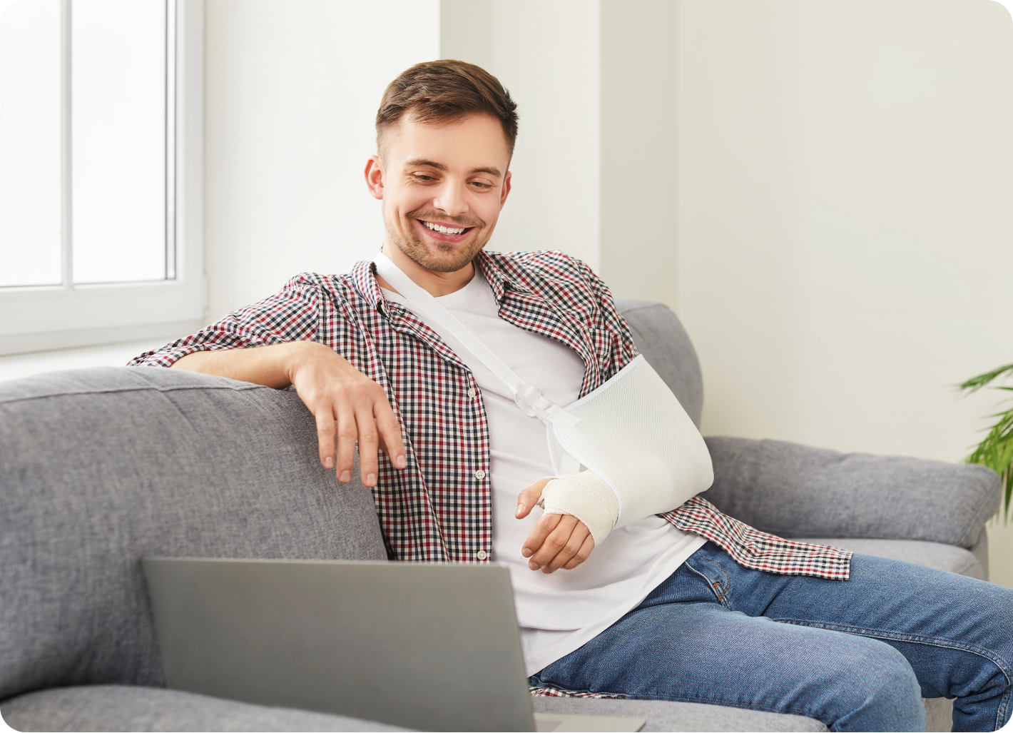 Professional with a broken arm sits on a couch